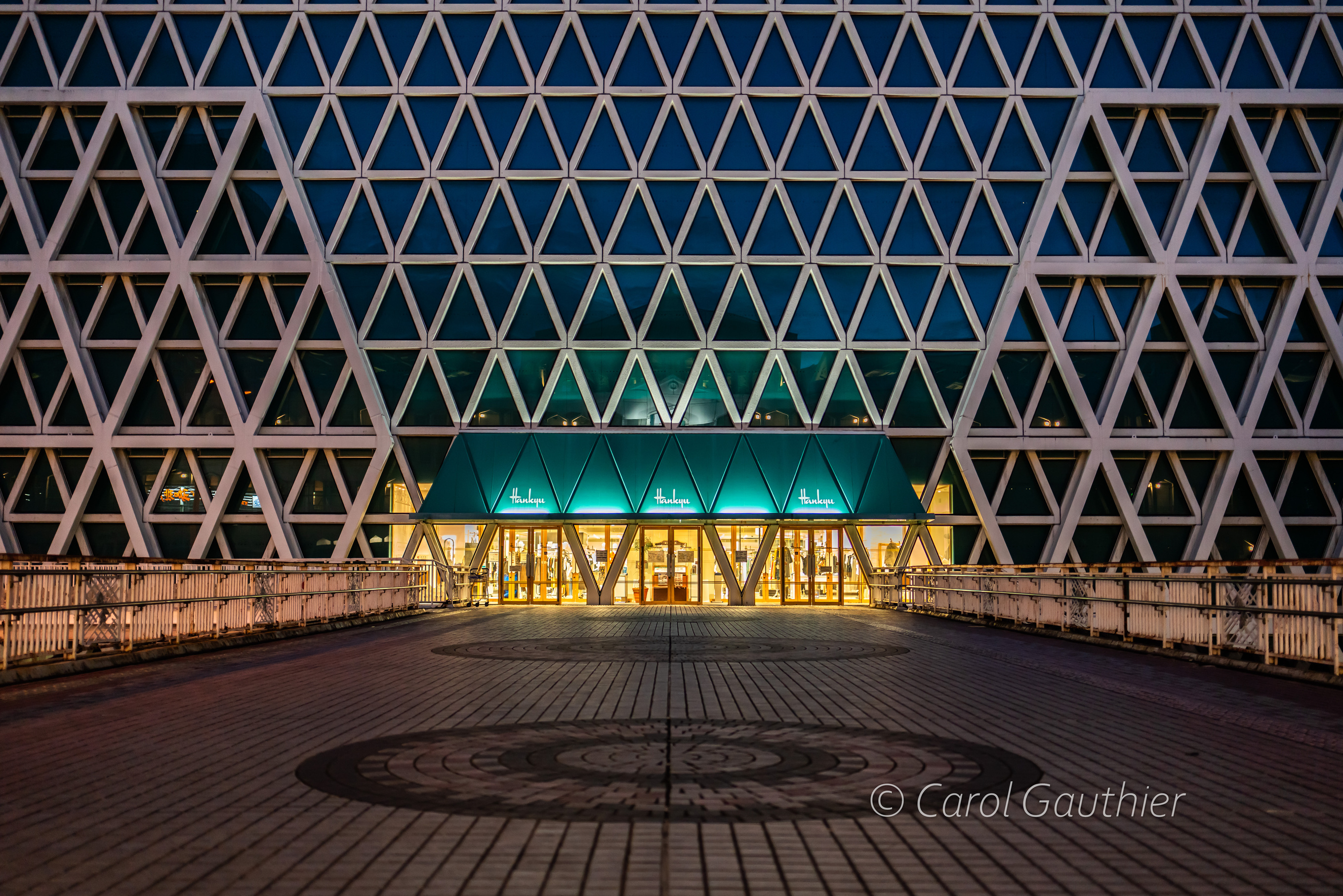Architecture et symétrie à Osaka